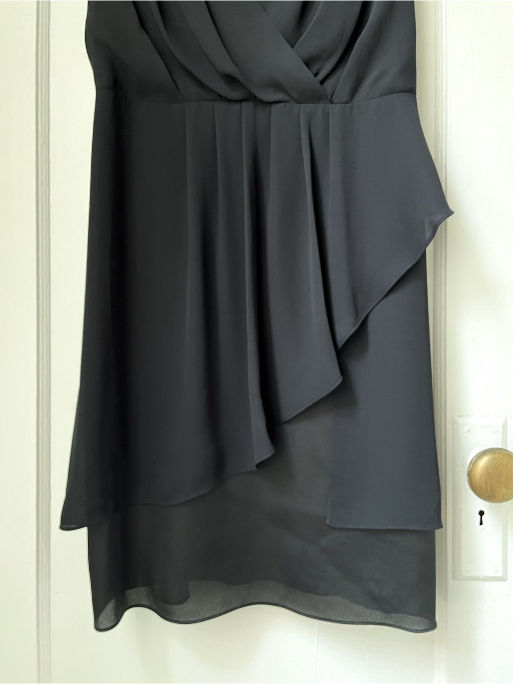 H&M Classic Black Sleeveless V-Neck Dress - Elegant Draped Detail - Picture 5 of 9